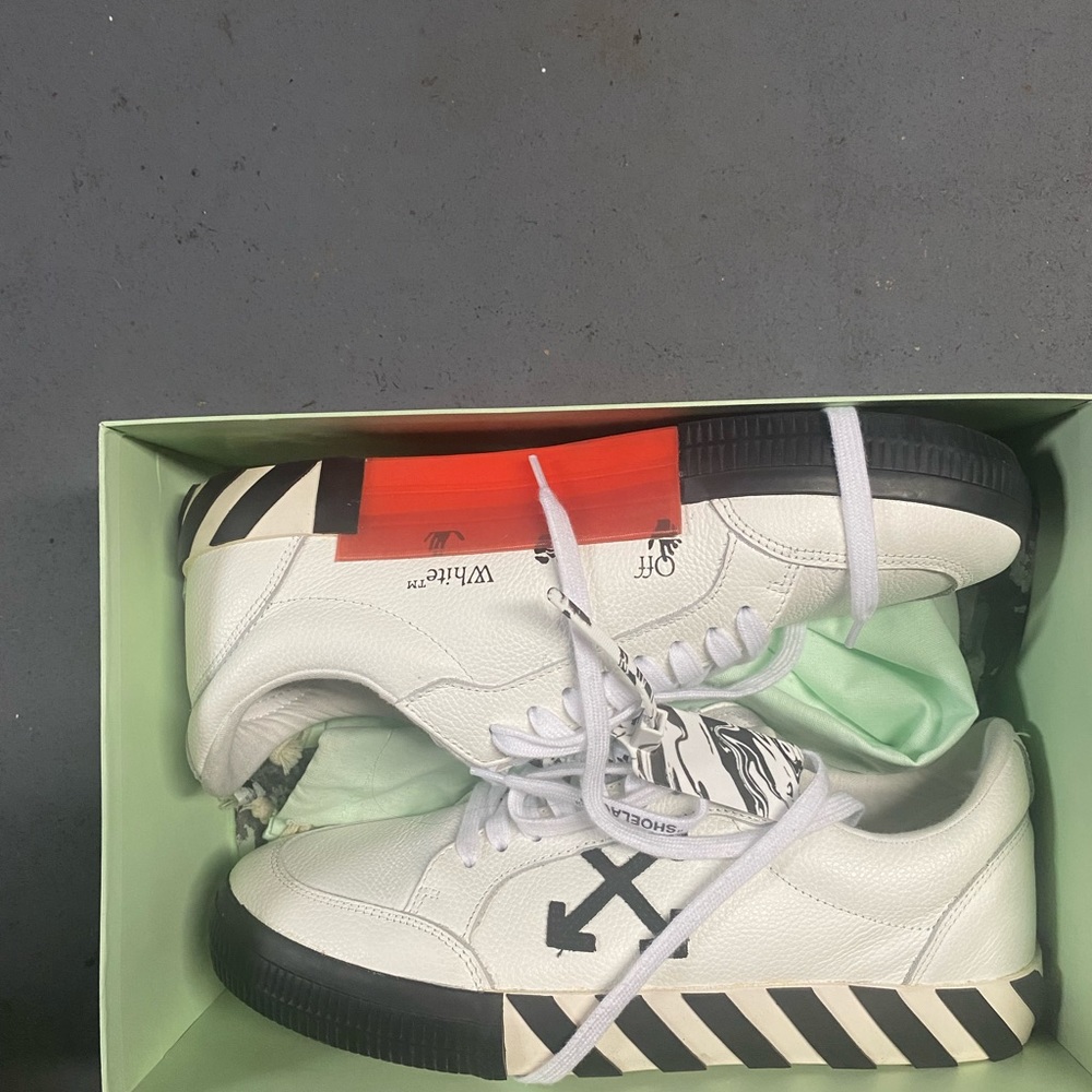 Off white vulc low black white size 45 EU size 11 men